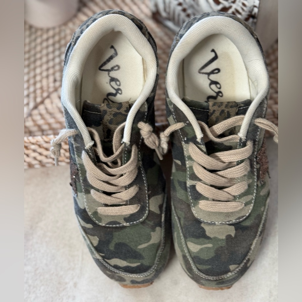 VERY G Camouflage Sneakers